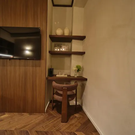 Naman Hotellerie - Condotti 4* Roma