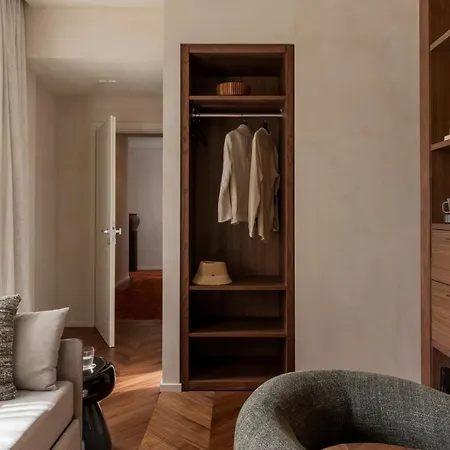 Naman Hotellerie - Condotti Affittacamere 4*