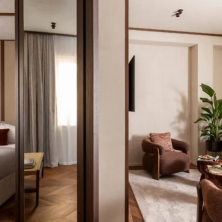 Naman Hotellerie - Condotti Affittacamere 4*