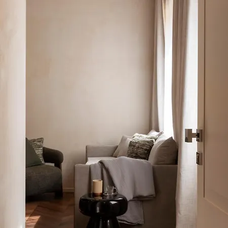 Naman Hotellerie - Condotti Affittacamere Roma